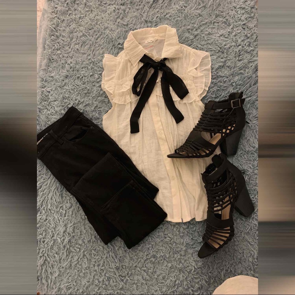NWT VICI Collection cream sleeveless blouse